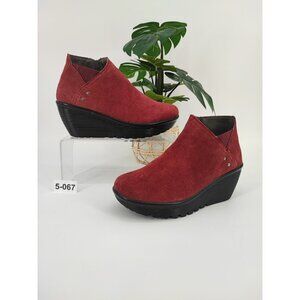 Skechers Women's Parallel Ditto Burgundy Suede Wedge Bootie Size 5.5 US